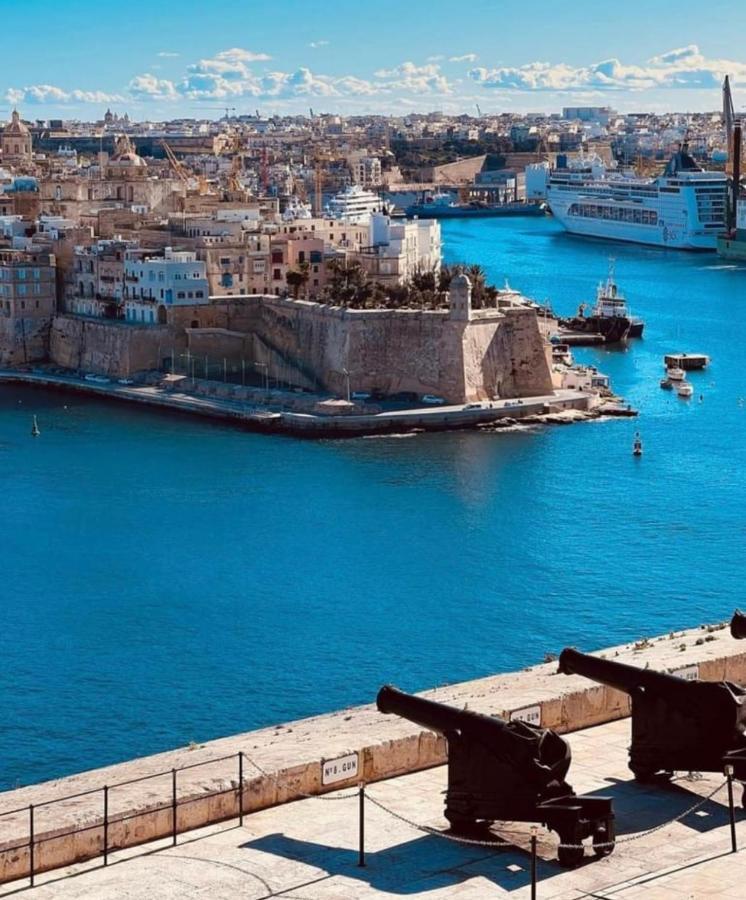 Ewa Apt - 3-Bedrooms Apt Near Sliema - St Julians Seafront Gzira Esterno foto