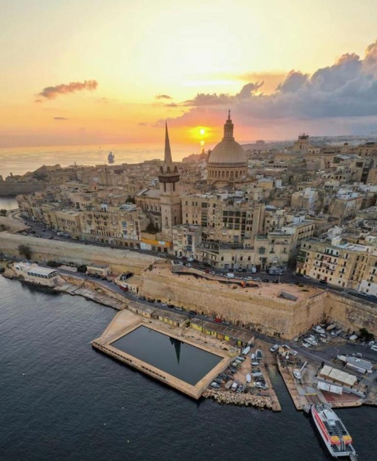 Ewa Apt - 3-Bedrooms Apt Near Sliema - St Julians Seafront Gzira Esterno foto