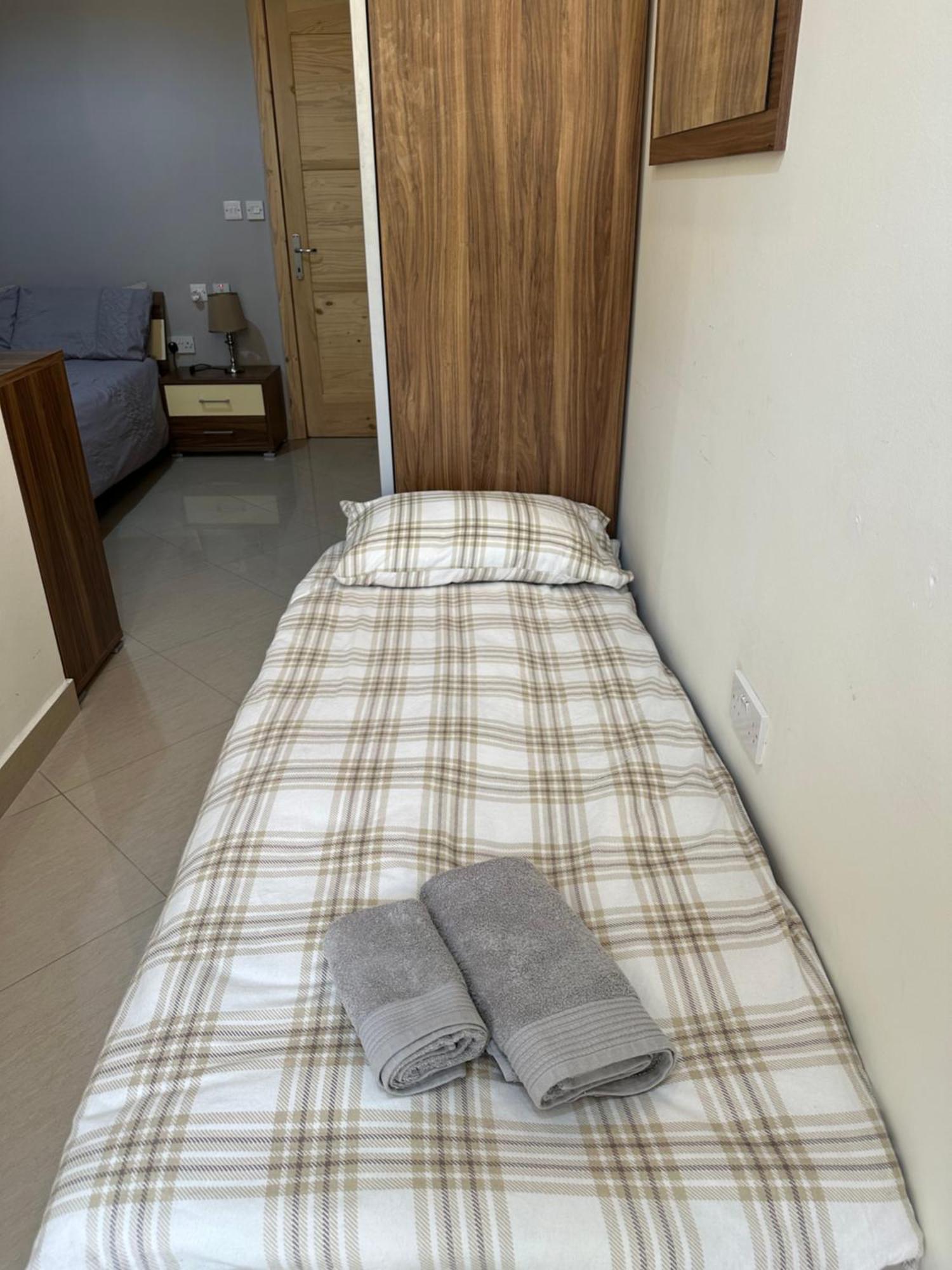 Ewa Apt - 3-Bedrooms Apt Near Sliema - St Julians Seafront Gzira Esterno foto